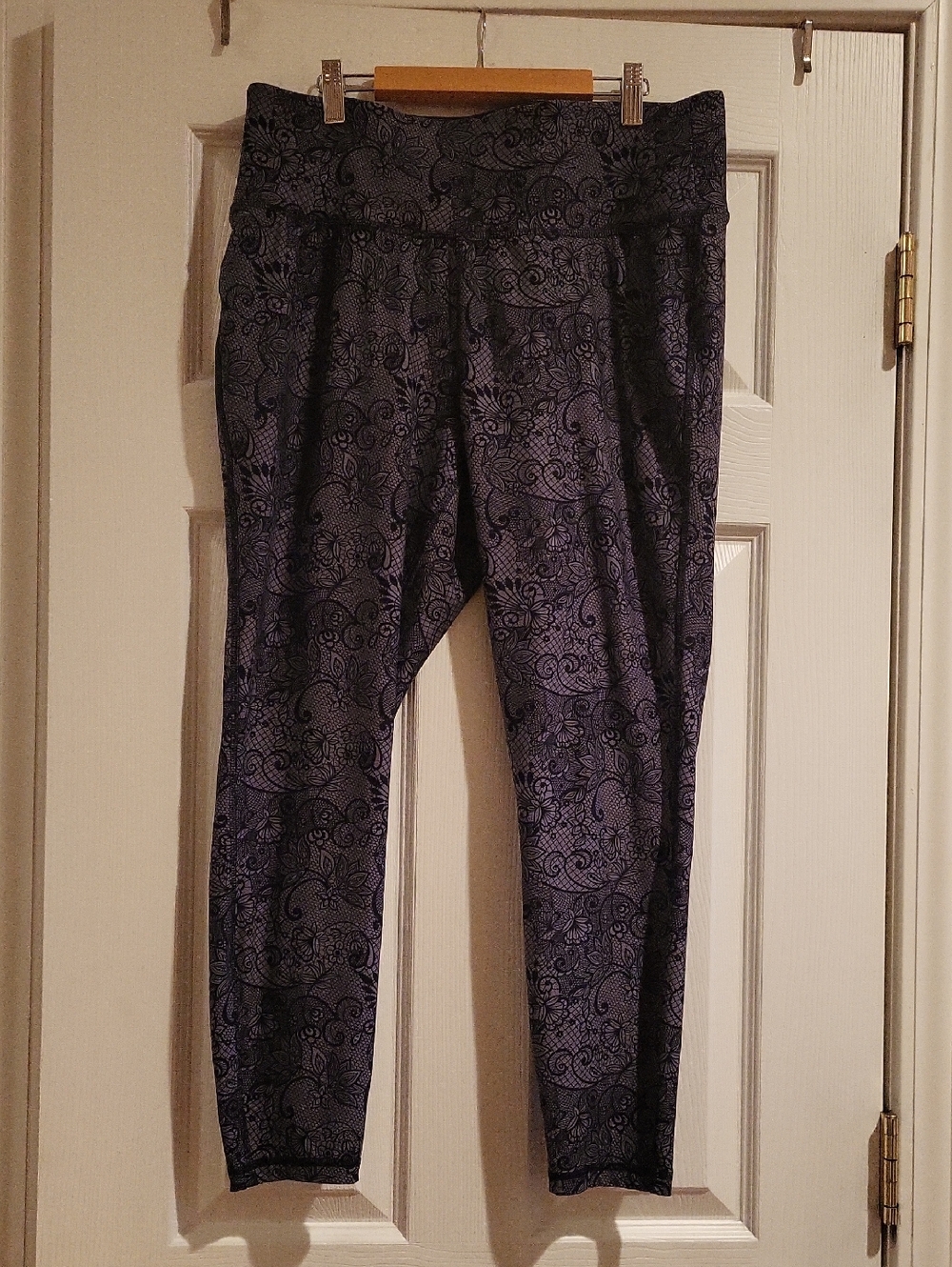 Lane Bryant Livi Active Pants-Black & Grey Paisley, Women's Size 14/16